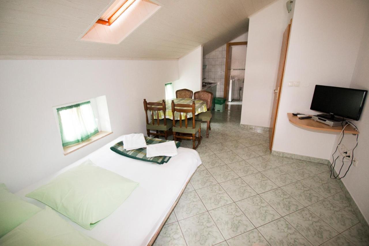 Omis - Michy Apartments Bagian luar foto
