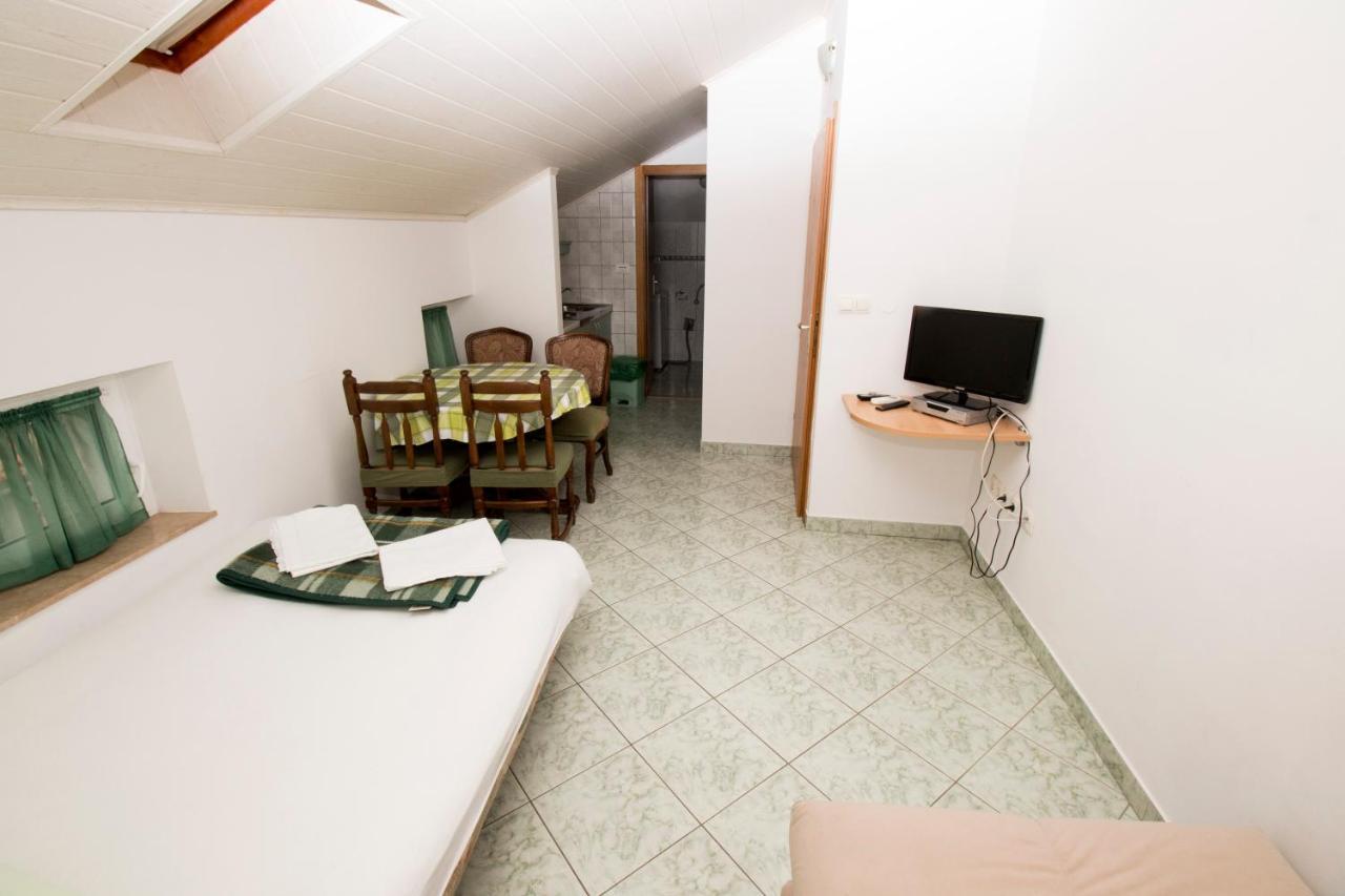 Omis - Michy Apartments Bagian luar foto
